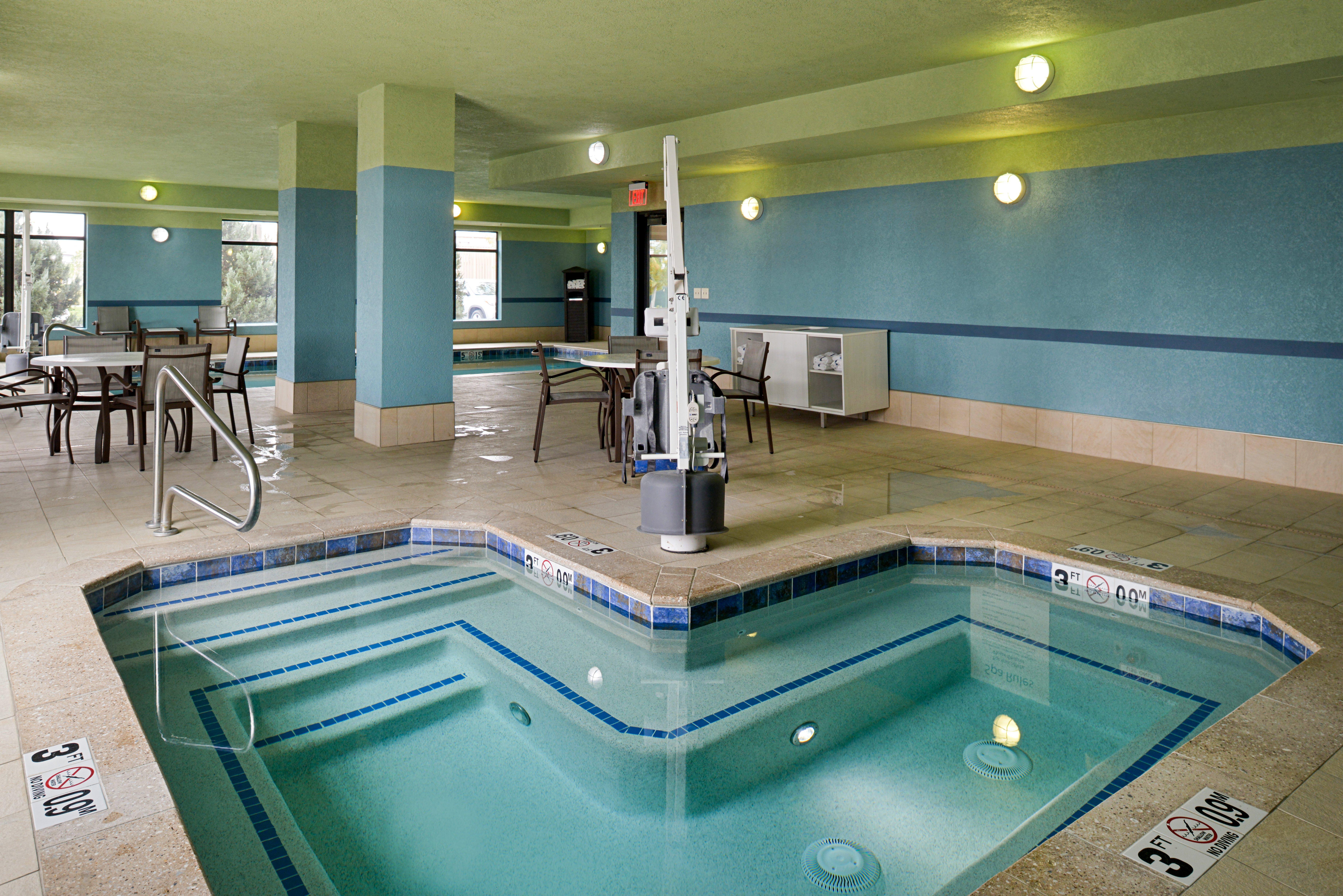 Holiday Inn Express & Suites Pueblo By Ihg Exterior foto