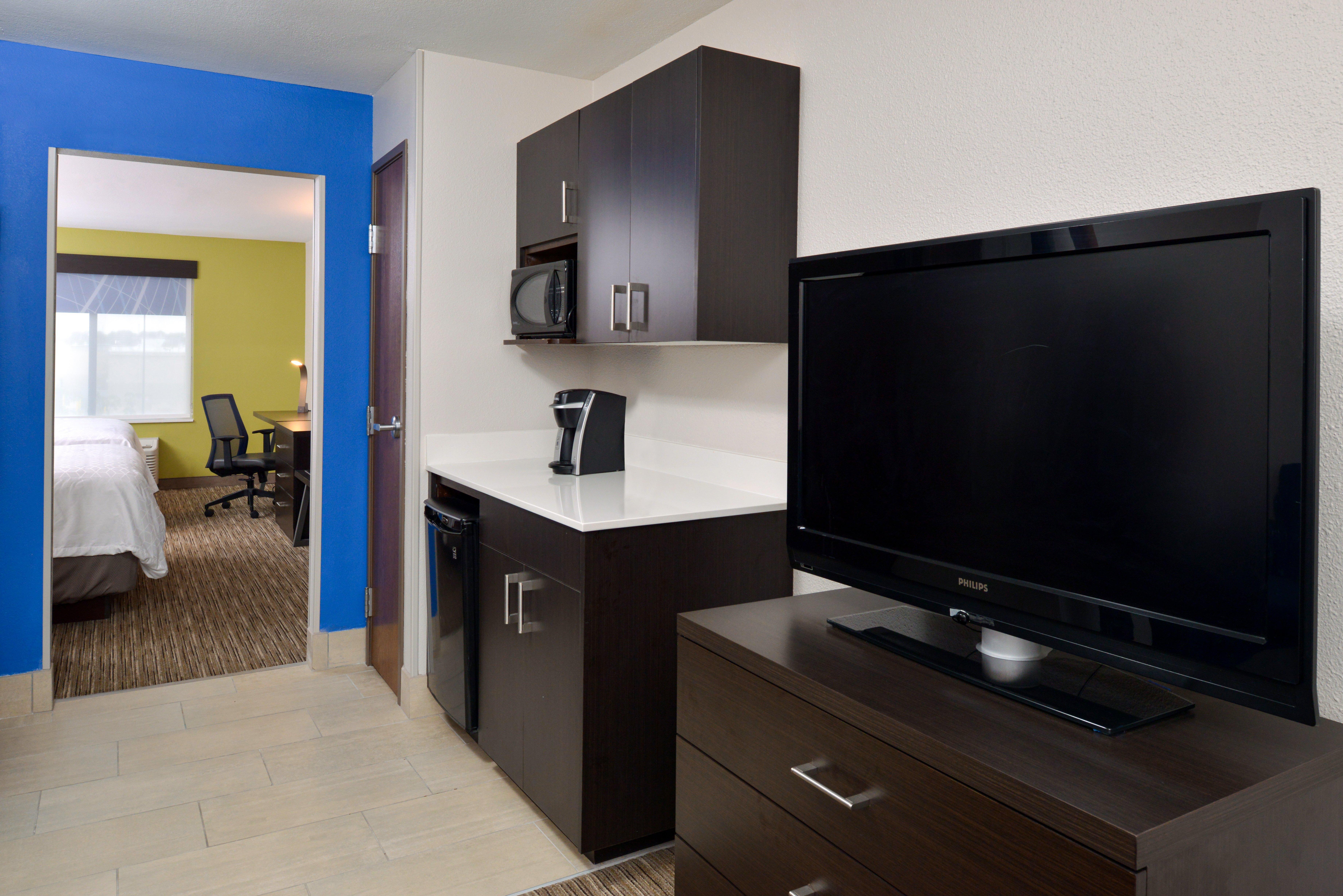 Holiday Inn Express & Suites Pueblo By Ihg Exterior foto