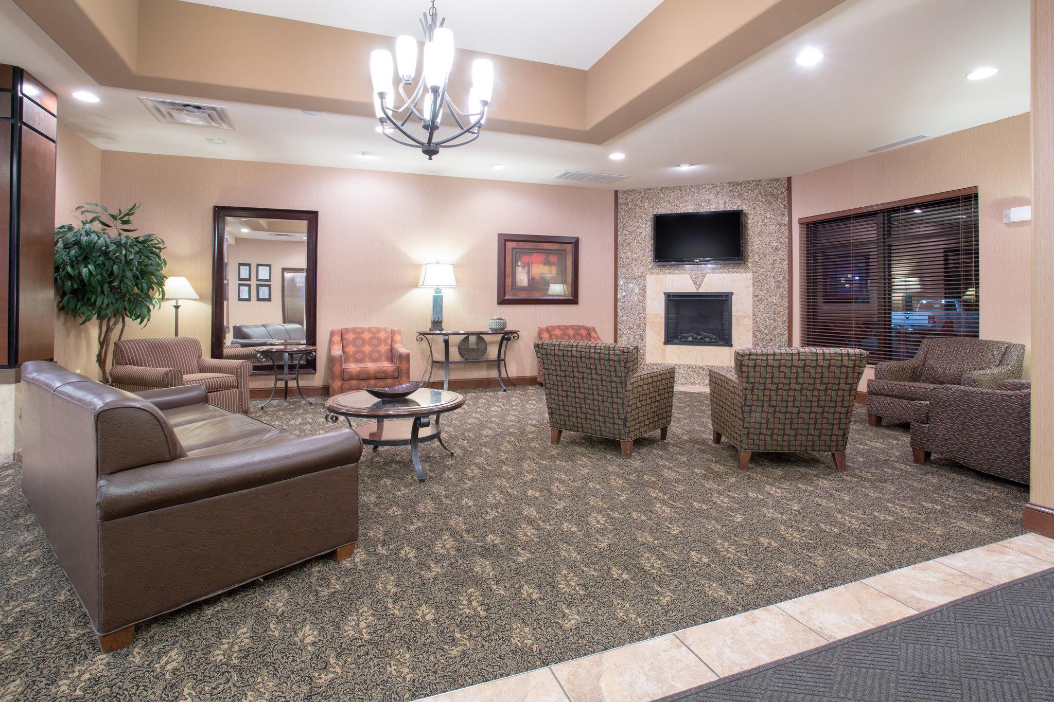 Holiday Inn Express & Suites Pueblo By Ihg Exterior foto
