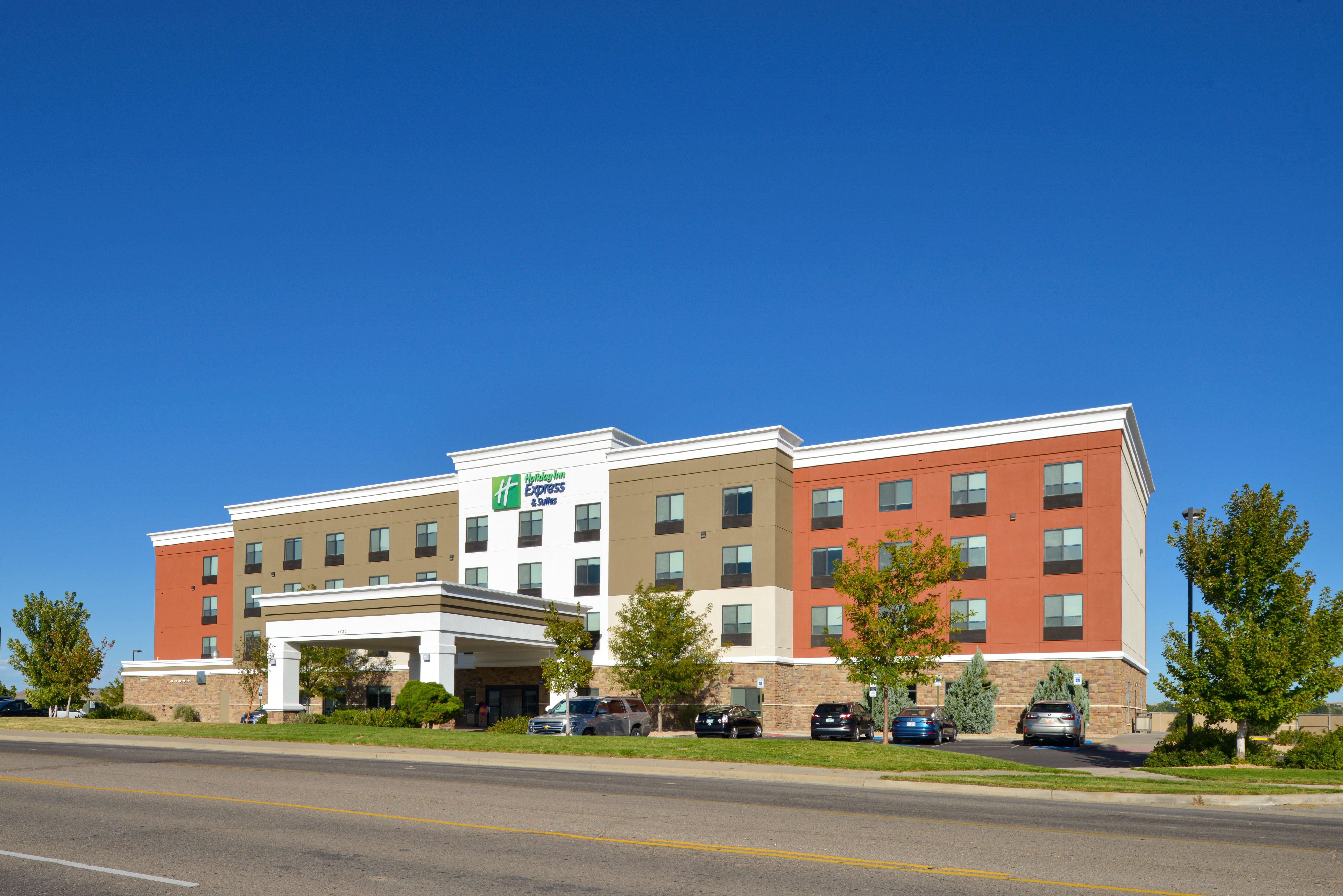 Holiday Inn Express & Suites Pueblo By Ihg Exterior foto