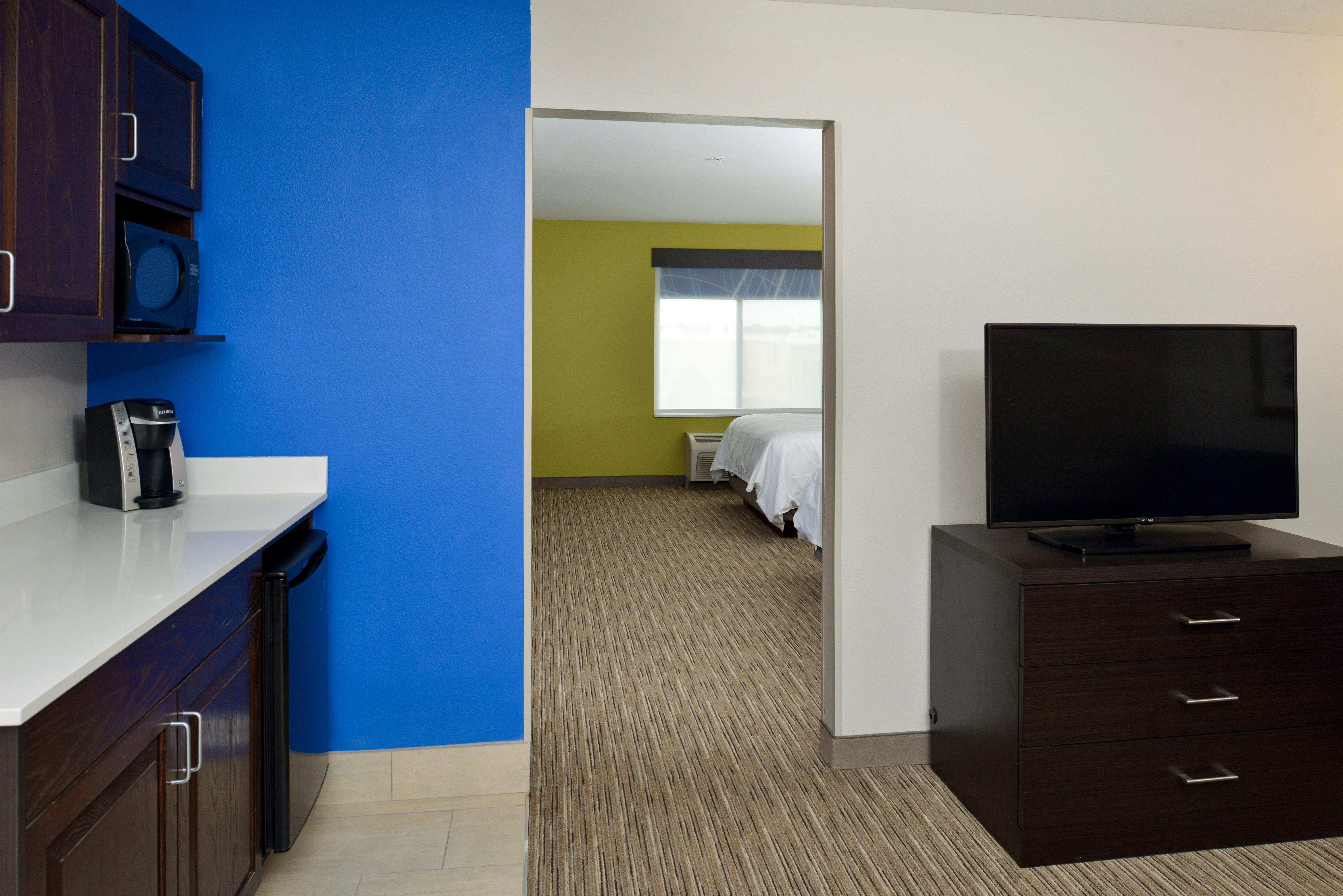 Holiday Inn Express & Suites Pueblo By Ihg Exterior foto