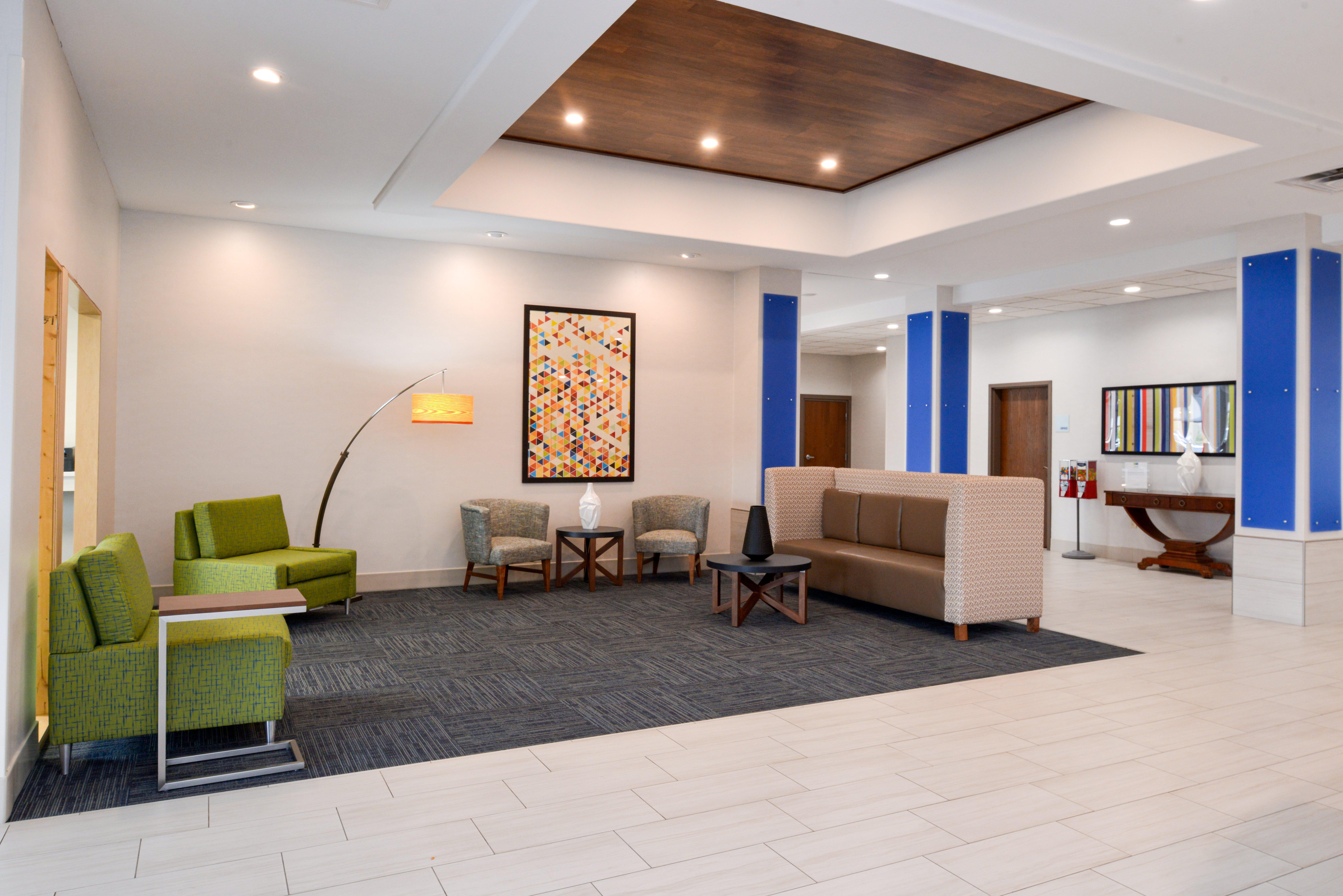 Holiday Inn Express & Suites Pueblo By Ihg Exterior foto