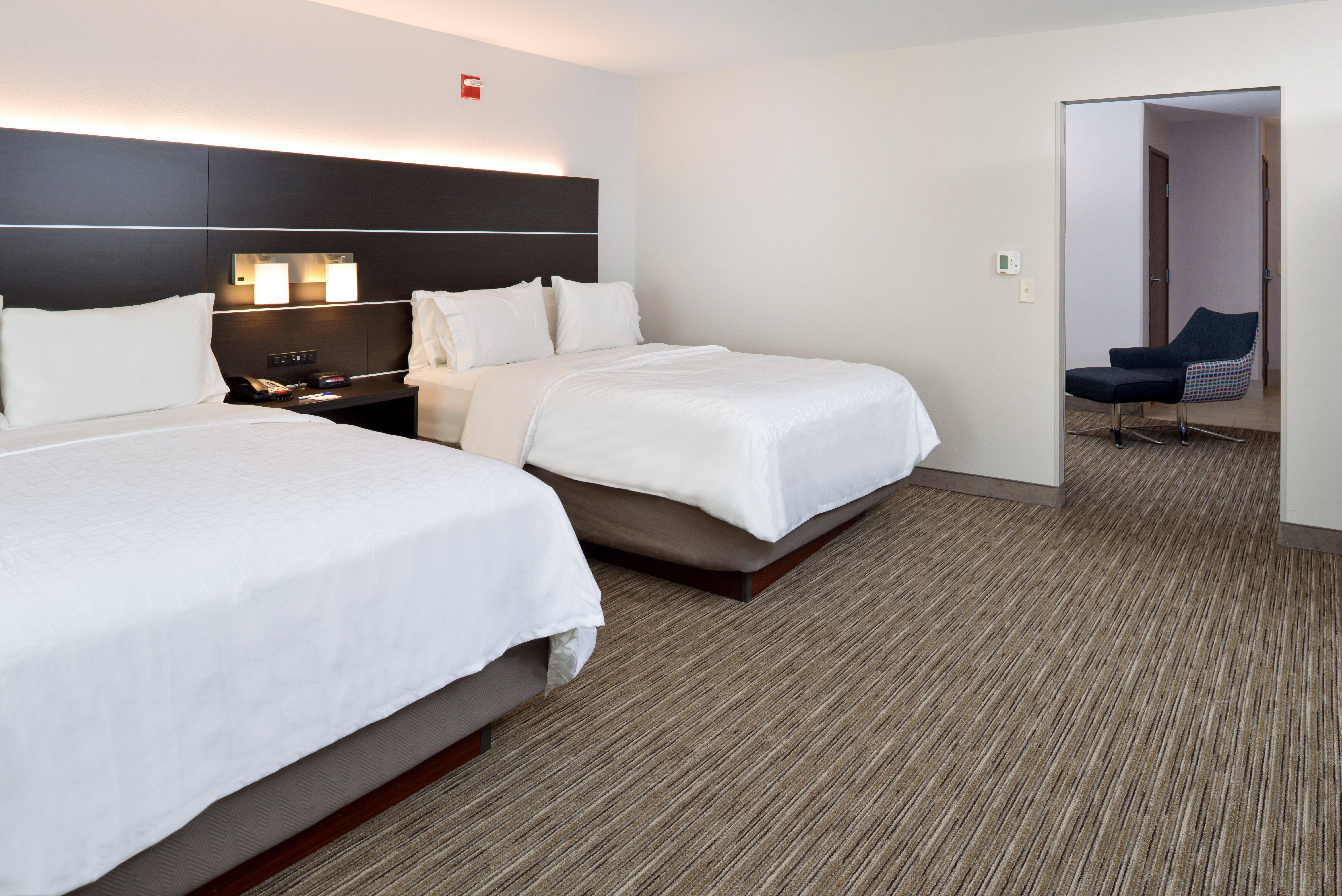 Holiday Inn Express & Suites Pueblo By Ihg Exterior foto