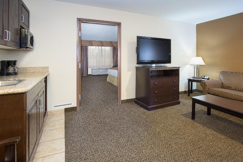 Holiday Inn Express & Suites Pueblo By Ihg Exterior foto